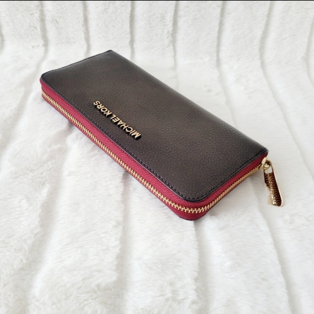 MICHAEL KORS JETSET LARGE ZIP  WALLET